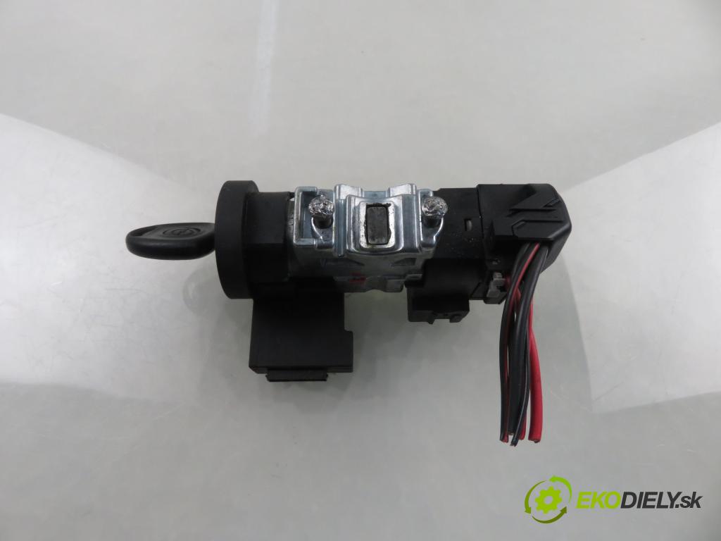 OPEL CORSA B (S93) HB 1998 40,00 1.0 i 12V 54 - X 10 XE 973,00 spinačka 26034041 ; 26034040 ; 24418928 (Spínacia skrinka)