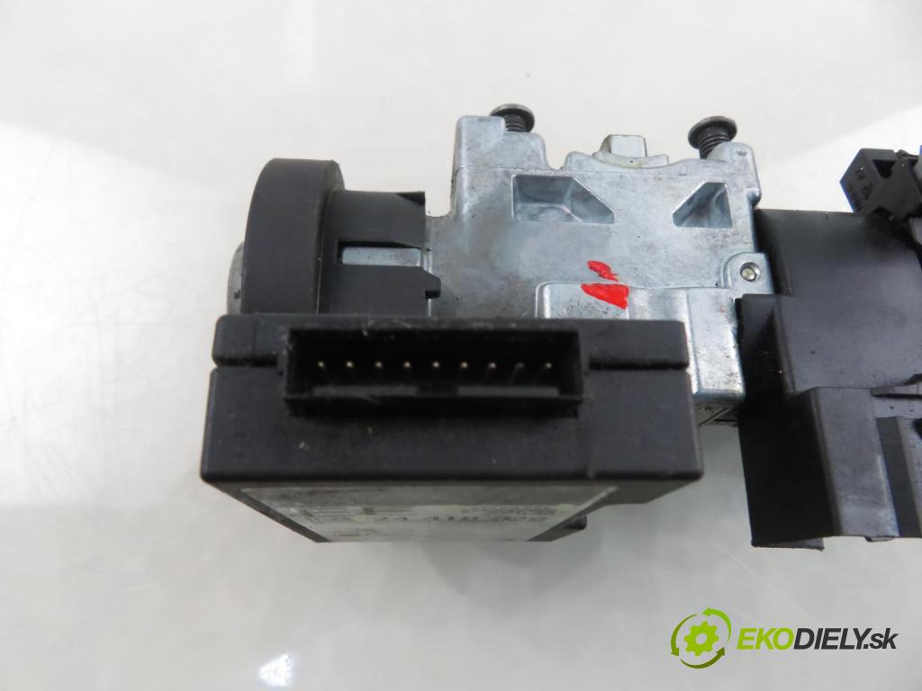 OPEL CORSA B (S93) HB 1998 40,00 1.0 i 12V 54 - X 10 XE 973,00 spinačka 26034041 ; 26034040 ; 24418928 (Spínacia skrinka)