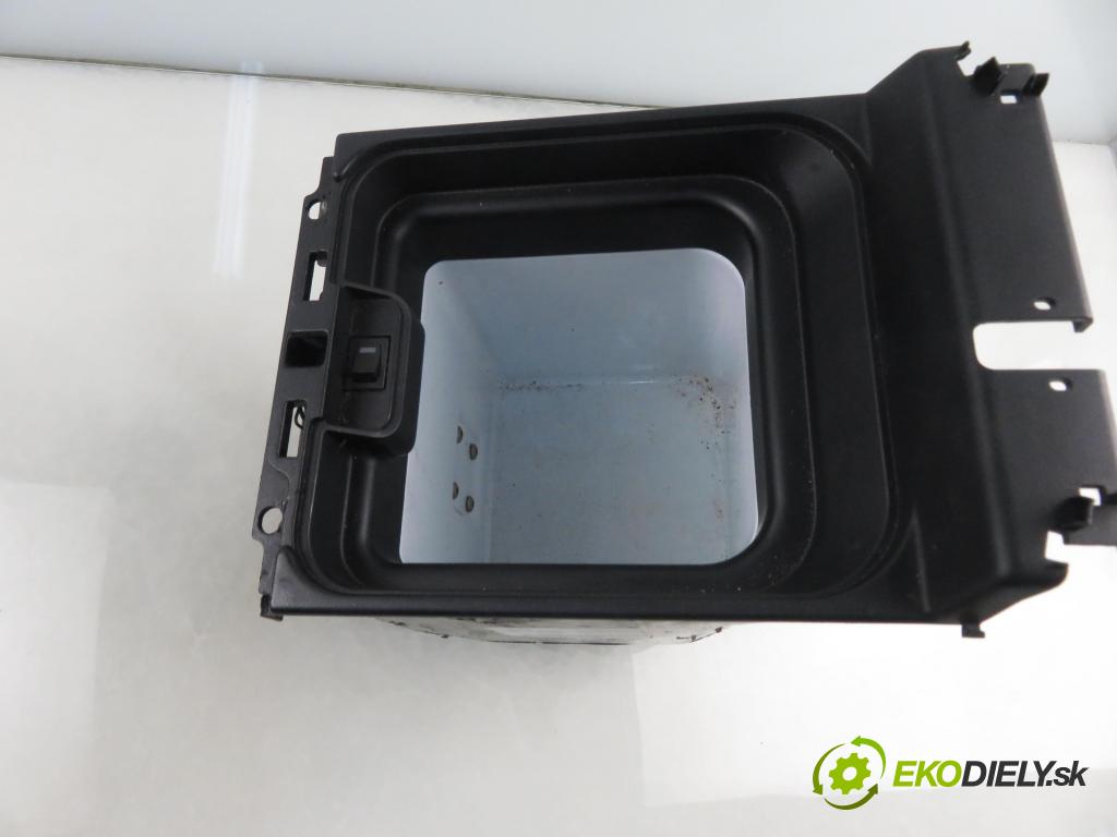 LAND ROVER RANGE ROVER SPORT (L320) SUV 2007 140,00 2.7 TDV6 4x4 190 - 276DT (PSA) 2720,00 přihrádka kastlík 4442700087