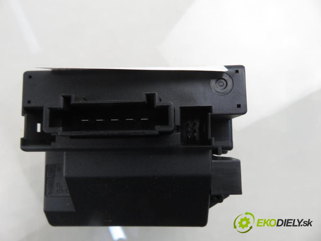 MERCEDES-BENZ KLASA A (W169) HB 2004 80,00 2.0 CDI 109 - OM 640.940 1991,00 spinačka 1695451308 (Spínacia skrinka)