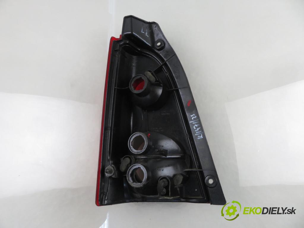 OPEL AGILA (A) (H00) HB 2004 51,00 1.3 CDTI - Z 13 DT 1248,00 světlo pravé zadní