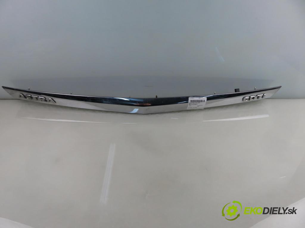 OPEL ASTRA H (A04) HB 2007 66,00 1.3 CDTI 90 - Z 13 DTH 1248,00 zadní část - čelo dveří kufr 13266478