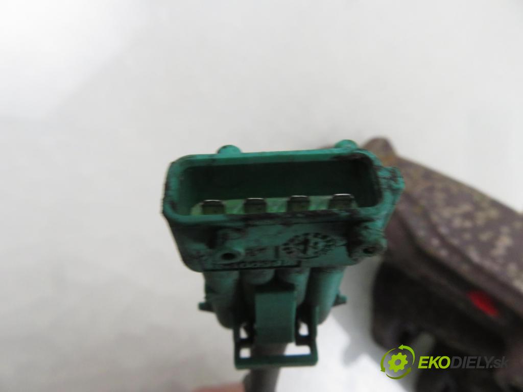 PEUGEOT 206 liftback (2A/C) HB 2003 440,00 1.1 i - HFX (TU1JP) 1124,00 Potrubie VYČERPAT: 9636962310 (Výfukové potrubie)