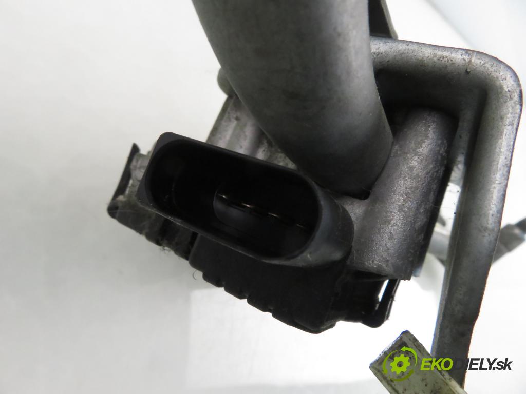 AUDI A4 (8E2, B6) SEDAN 2004 96,00 1.9 TDI PD 130 1896,00 Motorček stieračov 8E1955603D ; 3398009783 ; 0390241509