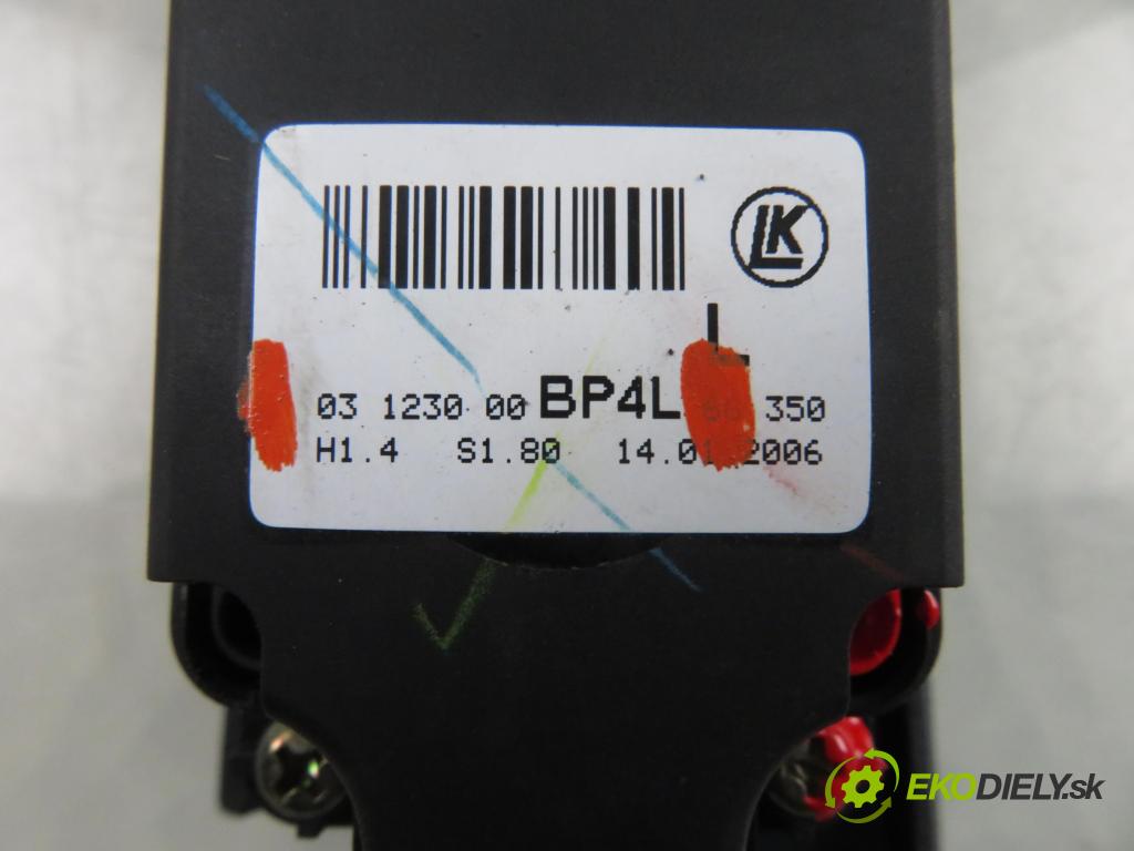 MAZDA 3 (BK) HB 2006 80,00 1.6 DI Turbo 109 - Y601 (PSA) 1560,00 Panel ovládaní oken 03123000BP4L