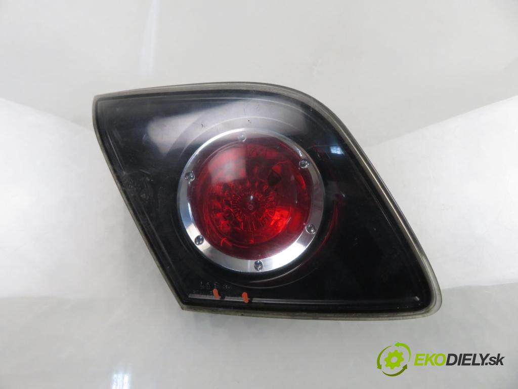 MAZDA 3 (BK) HB 2006 80,00 1.6 DI Turbo 109 - Y601 (PSA) 1560,00 světlo levé zadní kufr P2913L