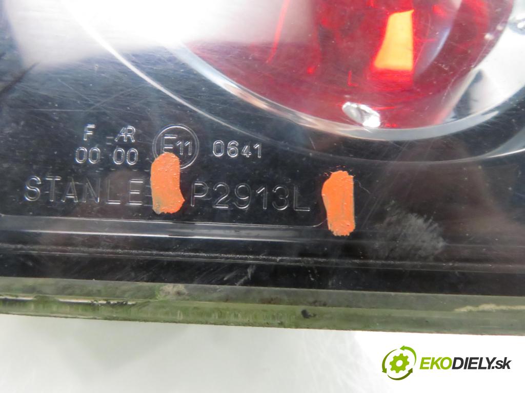 MAZDA 3 (BK) HB 2006 80,00 1.6 DI Turbo 109 - Y601 (PSA) 1560,00 světlo levé zadní kufr P2913L