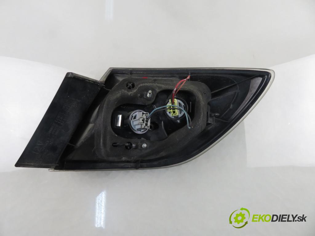 MAZDA 3 (BK) HB 2006 80,00 1.6 DI Turbo 109 - Y601 (PSA) 1560,00 světlo levé zadní