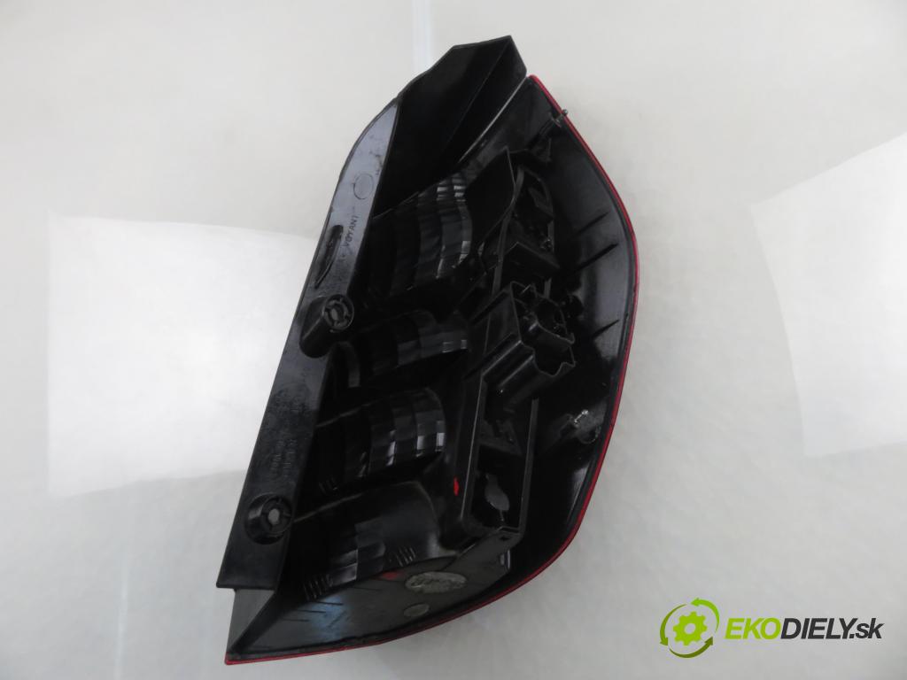 RENAULT SCENIC II (JM0/1_) MINIVAN 2004 88,00 1.9 dCi 120 - F9Q 812 1870,00 světlo levé zadní 8200127704