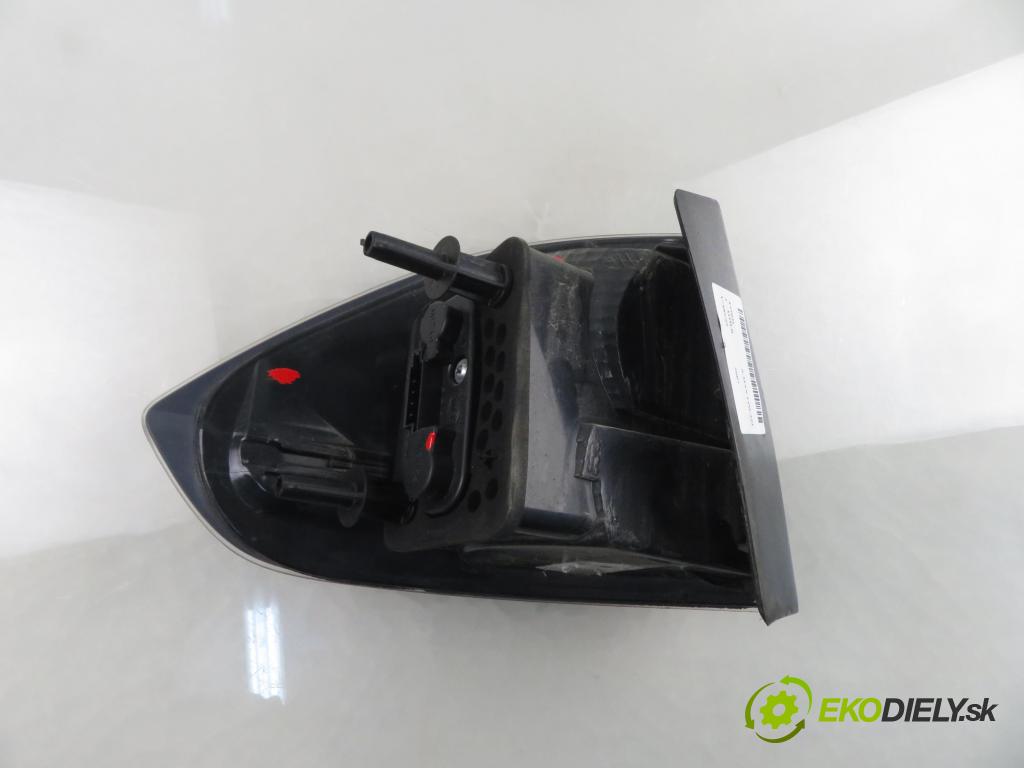FORD S-MAX (WA6) MINIVAN 2007 107,00 2 - AOWB 1999,00 světlo pravé zadní