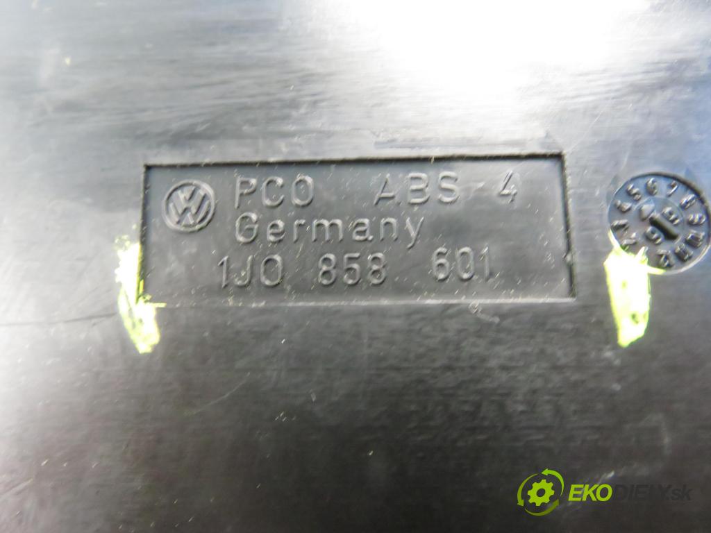 VW GOLF IV (1J1) HB 1999 55,00 1.4 16V 75 - AKQ 1390,00 držák na nápoje 1J0858601 (Držák nápojů)