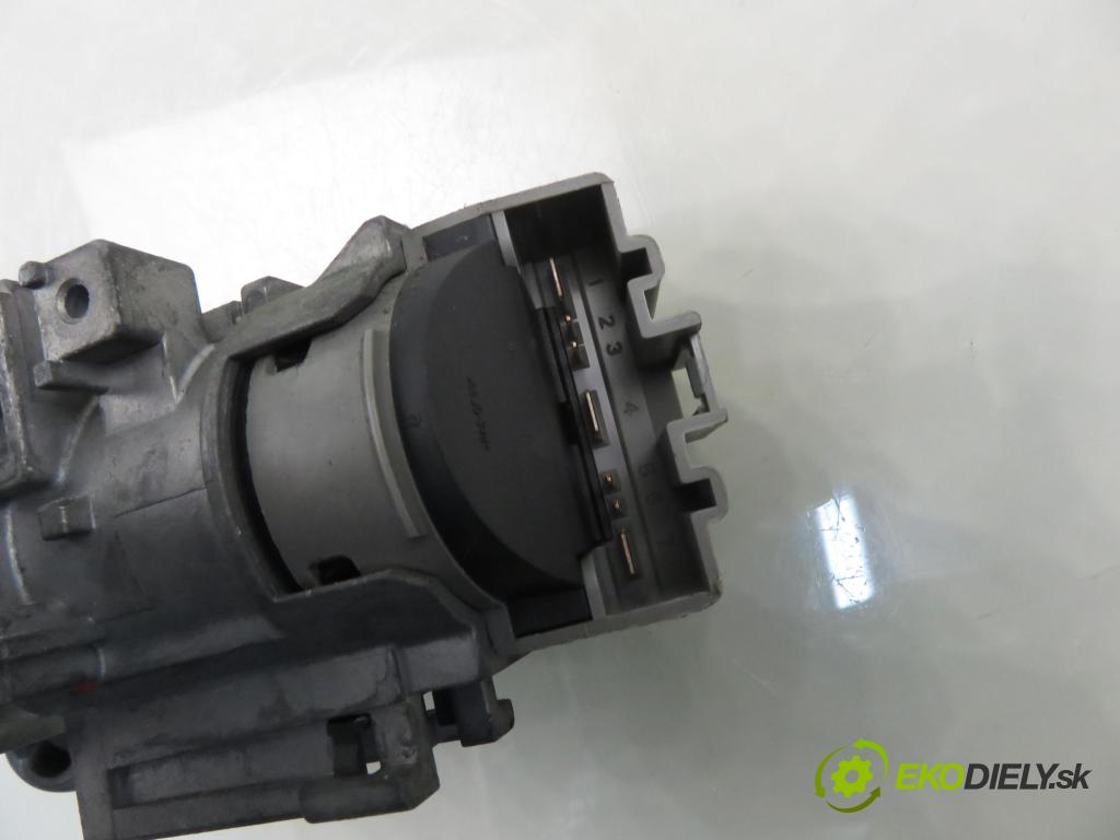 FORD FIESTA VI (CB1,CCN) HB 2009 44,00 1.25 - STJA 1242,00 spinačka 8V513F880DA ; 8A6T15607AB (Spínacia skrinka)