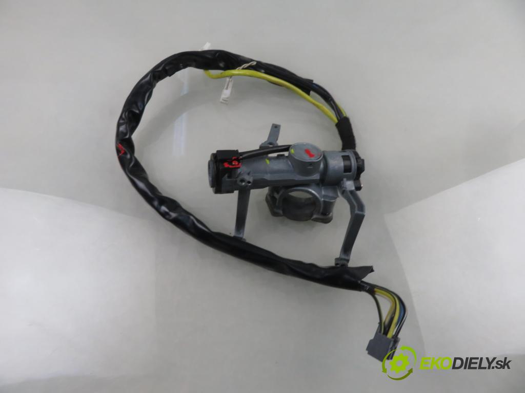 SUZUKI GRAND VITARA I (FT, HT) TERENOWY 2000 94,00 2.0 4x4 128 - J20A 1995,00 spinačka SLS9 (Spínacia skrinka)