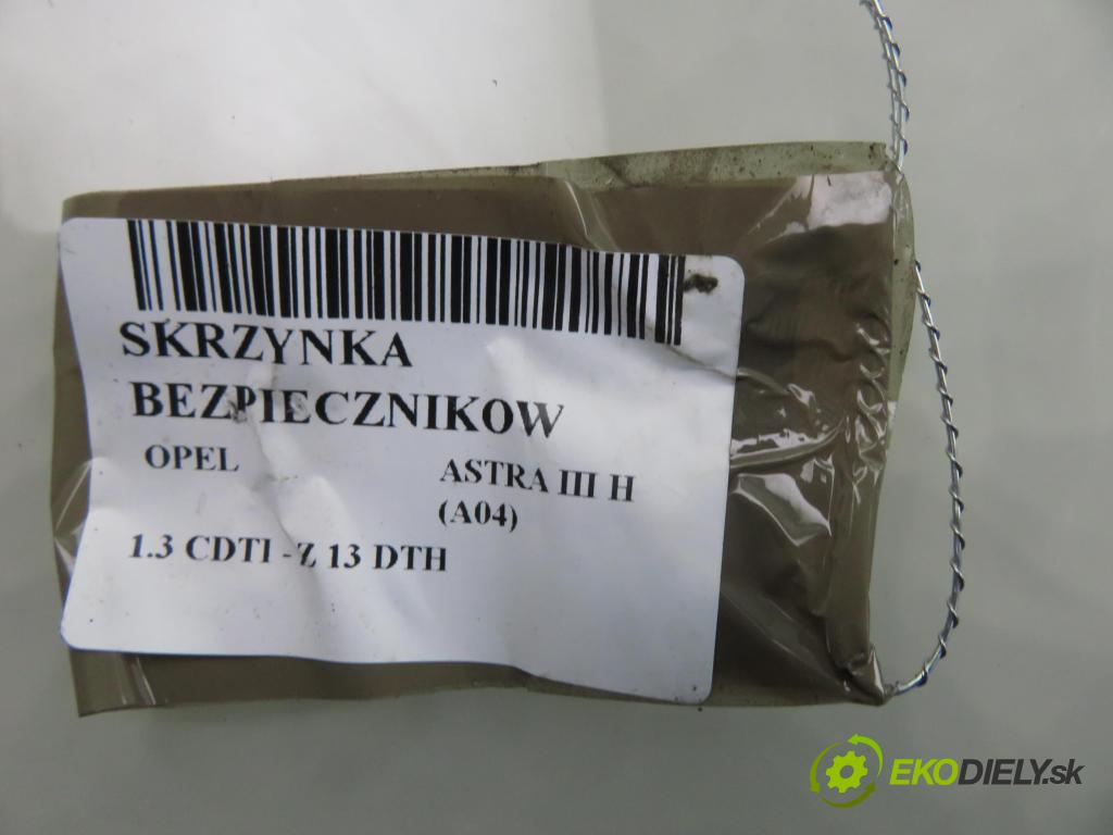 OPEL ASTRA H (A04) HB 2007 66,00 1.3 CDTI 90 - Z 13 DTH 1248,00 skříňka POJISTKY: 13206754HB ; 5DK00866838
