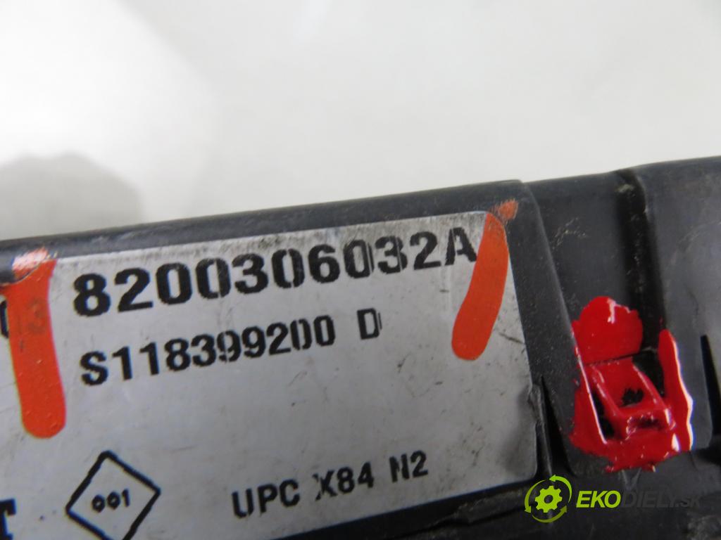 RENAULT SCENIC II (JM0/1_) MINIVAN 2004 88,00 1.9 dCi 120 - F9Q 812 1870,00 MODUL BSM 8200306032A ; S118399200D