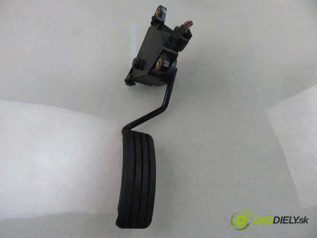 RENAULT SCENIC II (JM0/1_) MINIVAN 2004 88,00 1.9 dCi 120 - F9Q 812 1870,00 Potenciometer plynu 8200159645 (Potenciometer plynového pedálu)