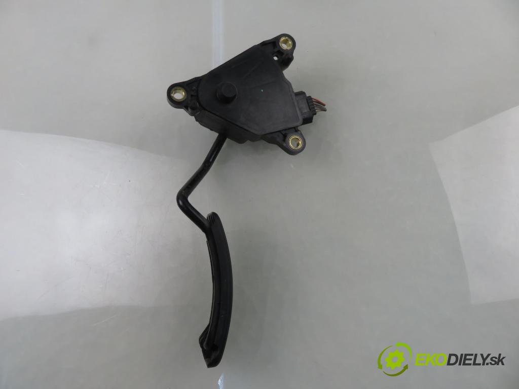 RENAULT SCENIC II (JM0/1_) MINIVAN 2004 88,00 1.9 dCi 120 - F9Q 812 1870,00 Potenciometer plynu 8200159645 (Potenciometer plynového pedálu)