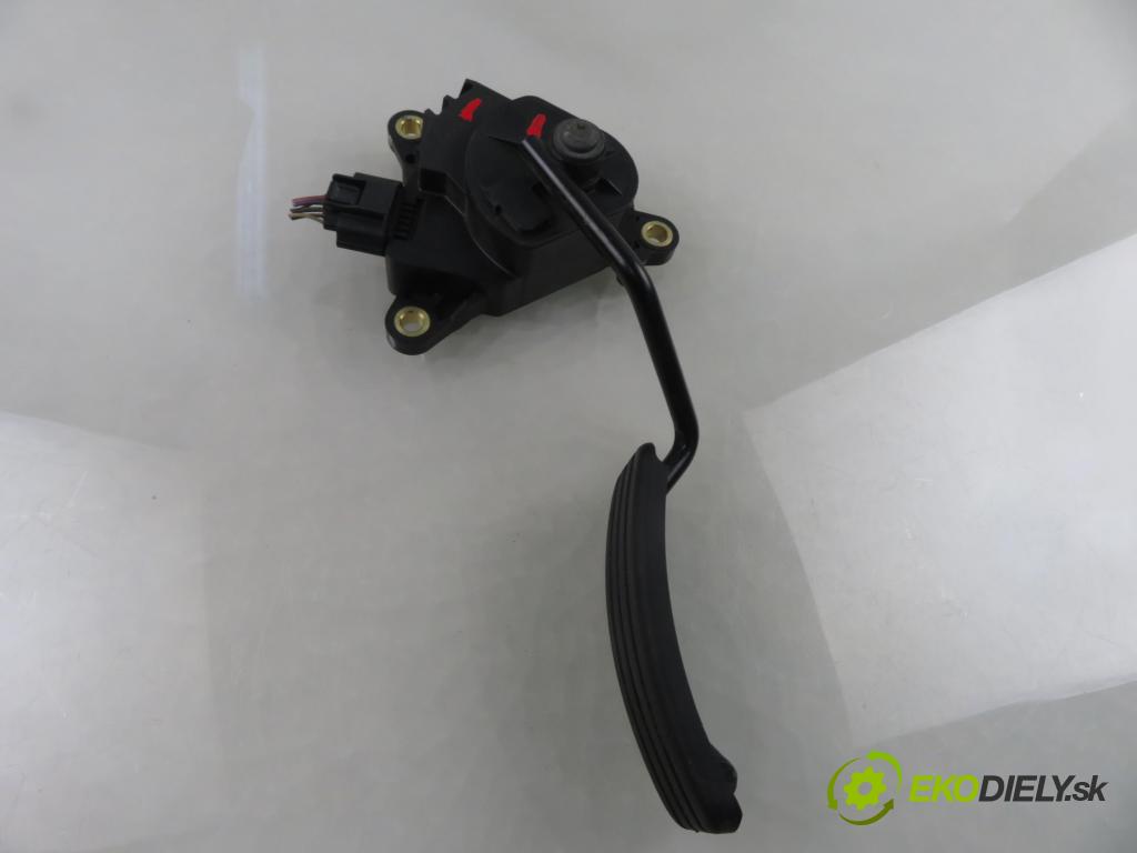 RENAULT SCENIC II (JM0/1_) MINIVAN 2004 88,00 1.9 dCi 120 - F9Q 812 1870,00 Potenciometer plynu 8200159645 (Potenciometer plynového pedálu)