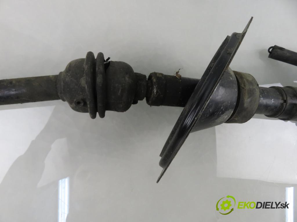 MITSUBISHI PAJERO II (V3_W, V2_W, V4_W) TERENOWY 1996 73,00 2.5 TD 99 - 4D56 TD 2477,00 Hriadeľ, tyč volantu (Tyč riadenia (volantu))