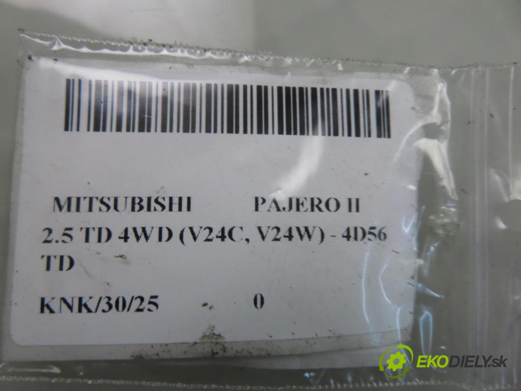 MITSUBISHI PAJERO II (V3_W, V2_W, V4_W) TERENOWY 1996 73,00 2.5 TD 99 - 4D56 TD 2477,00 TYČ: stabilizátora predný