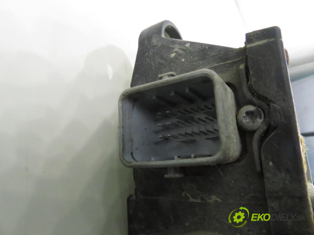 RENAULT SCENIC II (JM0/1_) MINIVAN 2004 88,00 1.9 dCi 120 - F9Q 812 1870,00 BRZDA: ručny elektrický 8200702092