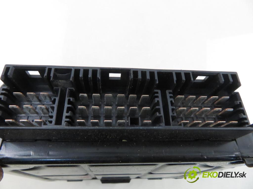 LAND ROVER FREELANDER (L314) SUV 2000 88,00 1.8 i 16V 4x4 - 18 K4F 1796,00 řídící jednotka ABS SRD100480 ; 4460440700