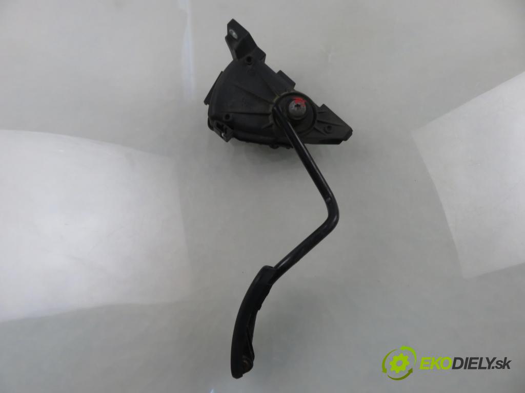 OPEL VIVARO A Skrzynia (X83) FURGON 2003 60,00 1.9 DI 80 - F9Q 762 1870,00 Potenciometer plynu 7700313060 ; 6PV00811914 (Potenciometer plynového pedálu)