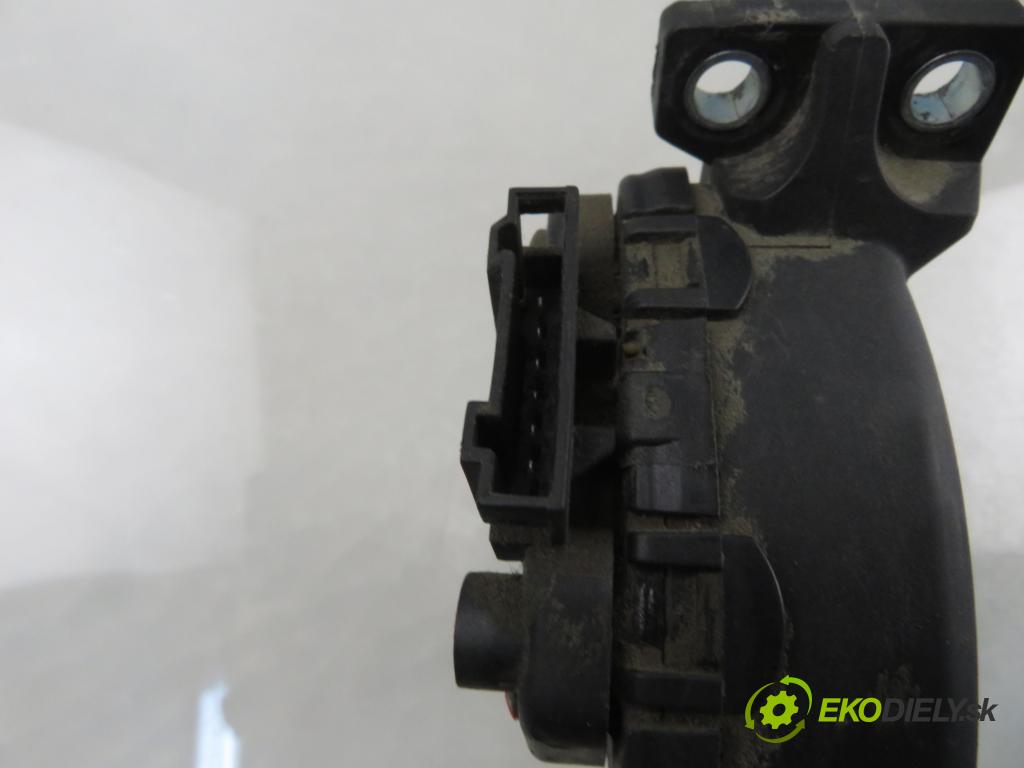 OPEL VIVARO A Skrzynia (X83) FURGON 2003 60,00 1.9 DI 80 - F9Q 762 1870,00 Potenciometer plynu 7700313060 ; 6PV00811914 (Potenciometer plynového pedálu)