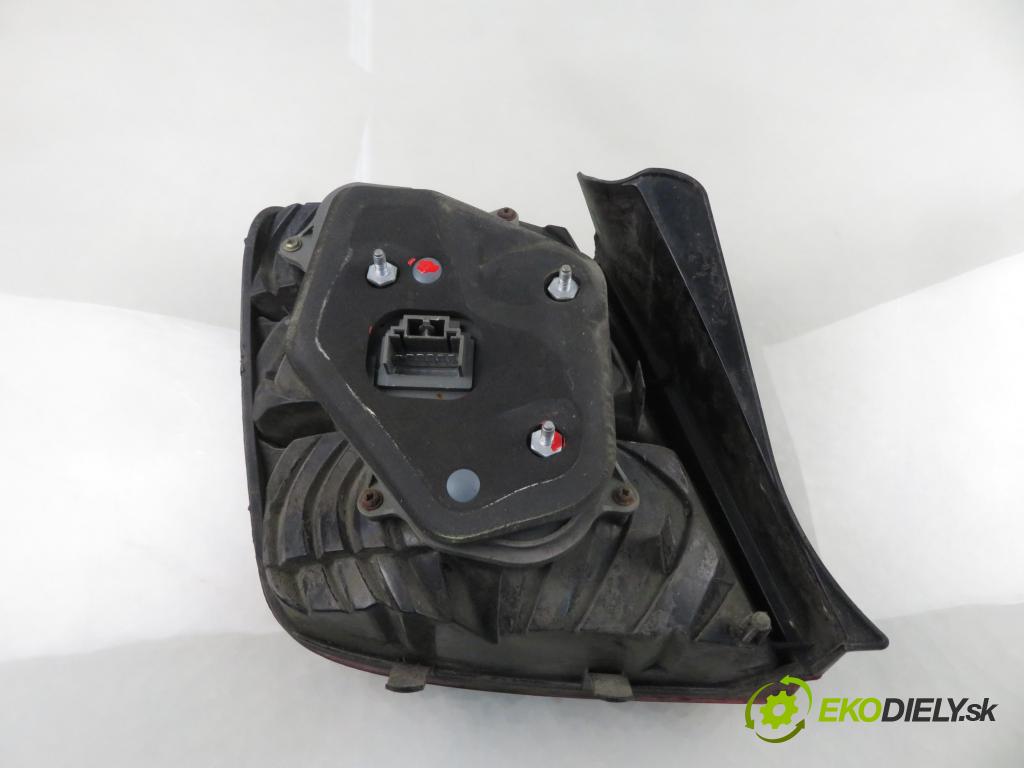 FIAT STILO (192_) HB 2002 59,00 1.2 16V 80 - 188 A5.000 1242,00 Svetlo pravé zadné 46758985 ; 46758985DX