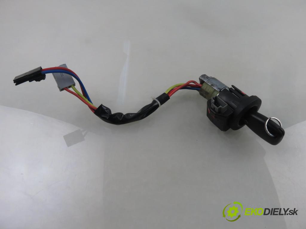 LAND ROVER FREELANDER (L314) SUV 2000 88,00 1.8 i 16V 4x4 - 18 K4F 1796,00 spinačka YXB100350 ; C00391 (Spínacia skrinka)