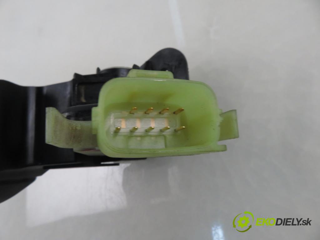 FORD TRANSIT Furgon (FA_ _) BUS 2005 63,00 2.0 DI 86 - F3FA 1998,00 potenciometr plynového pedálu 1C119F836AD (Potenciometr plynového pedálu)