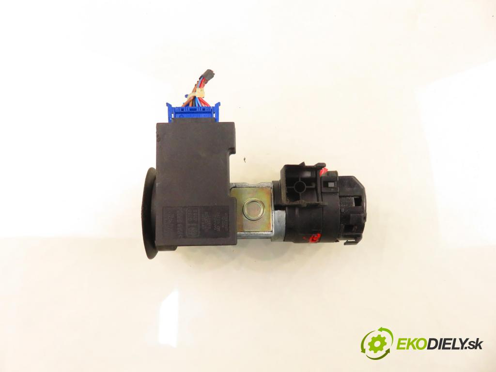 OPEL CORSA B (S93) HB 1999 44,00 1.4 i - X 14 SZ 1389,00 spinačka 26034041 ; 26034040 (Spínacia skrinka)