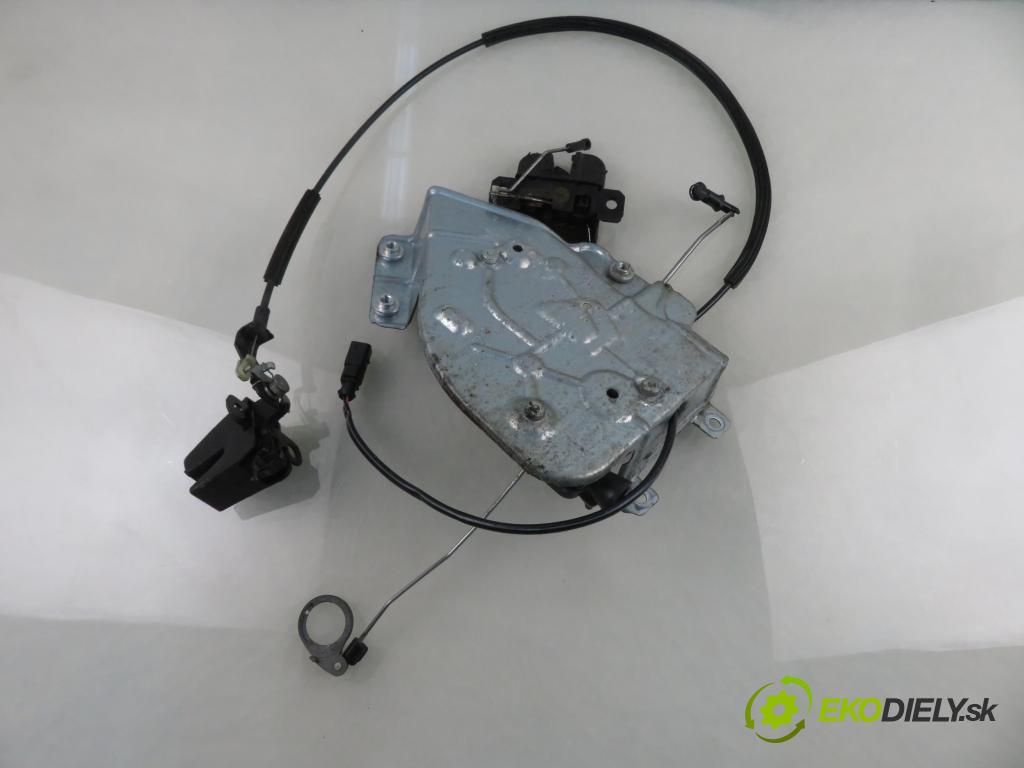 VW CADDY III Furgon (2KA, 2KH, 2CA, 2CH) FURGON 2007 77,00 1.9 TDI - BLS 1896,00 zámok dvierka 2K0827201Q