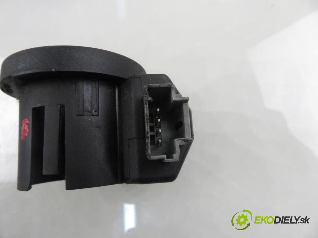 OPEL VIVARO A Skrzynia (X83) FURGON 2003 60,00 1.9 DI 80 - F9Q 762 1870,00 spinačka  (Spínacia skrinka)