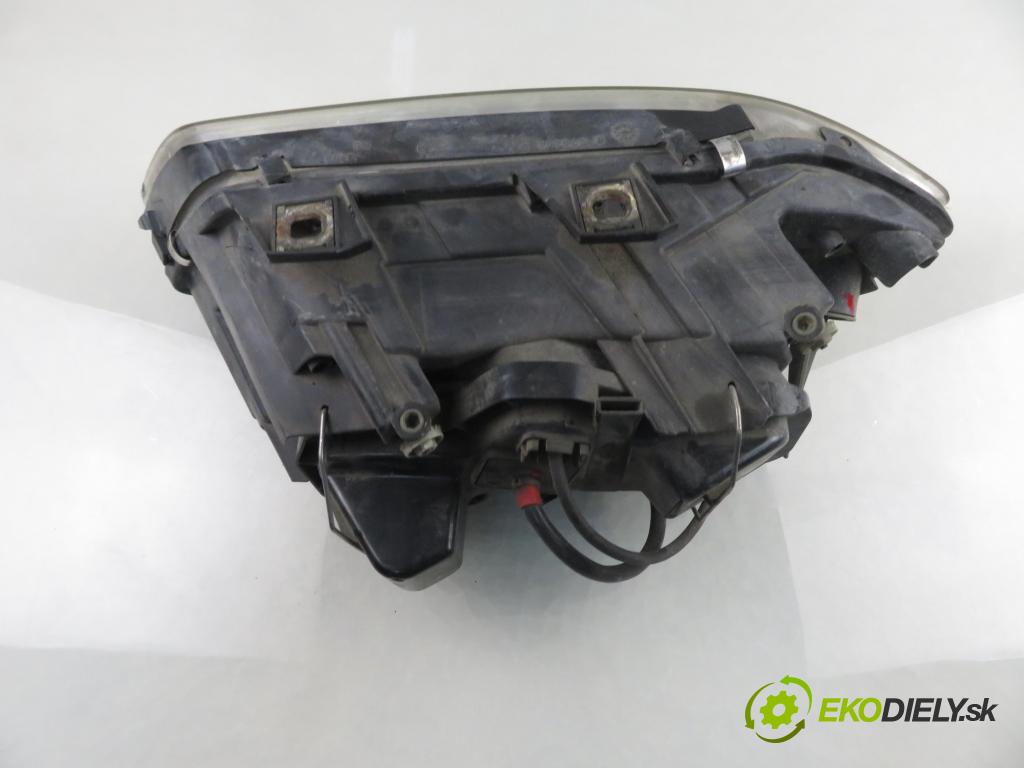 AUDI A6 Avant (4B5, C5) KOMBI 2000 132,00 2.5 TDI V6 180 quattro - AKE 2496,00 Svetlo PP