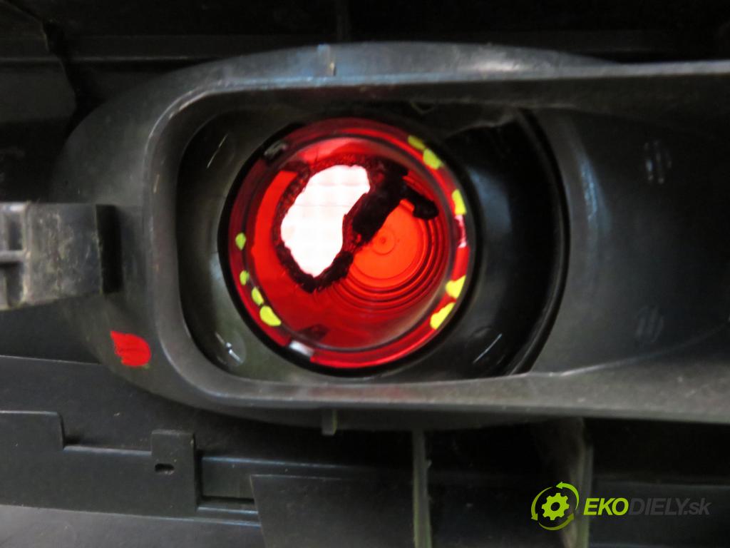 OPEL VIVARO A Skrzynia (X83) FURGON 2003 60,00 1.9 DI 80 - F9Q 762 1870,00 Svetlo pravé zadné