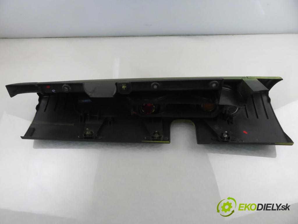 OPEL VIVARO A Skrzynia (X83) FURGON 2003 60,00 1.9 DI 80 - F9Q 762 1870,00 Svetlo pravé zadné