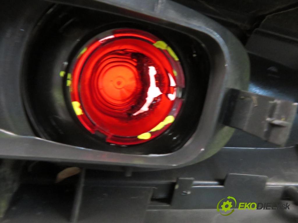 OPEL VIVARO A Skrzynia (X83) FURGON 2003 60,00 1.9 DI 80 - F9Q 762 1870,00 Svetlo ľavé zadné