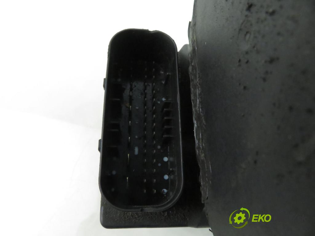 AUDI A4 (8E2, B6) SEDAN 2001 96,00 1.9 TDI PD 130 - AWX 1896,00 Pumpa ABS 0265950011 ; 0265225048 ; 8E0614517 (Pumpa ABS)