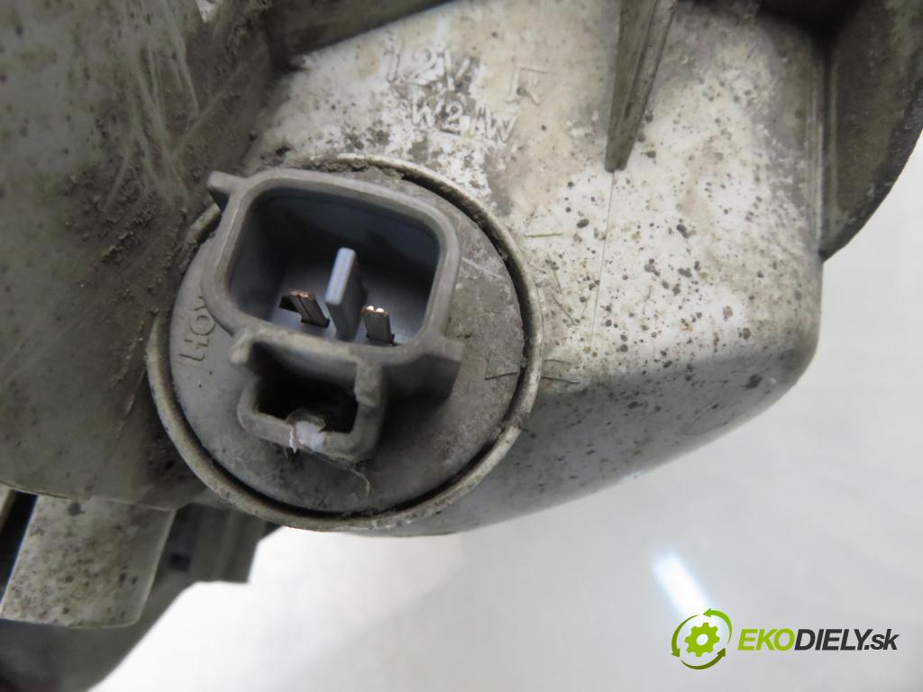 TOYOTA RAV 4 III (_A3_) SUV 2007 130,00 2.2 D 4WD 177 - 2AD-FHV 2231,00 Svetlo
