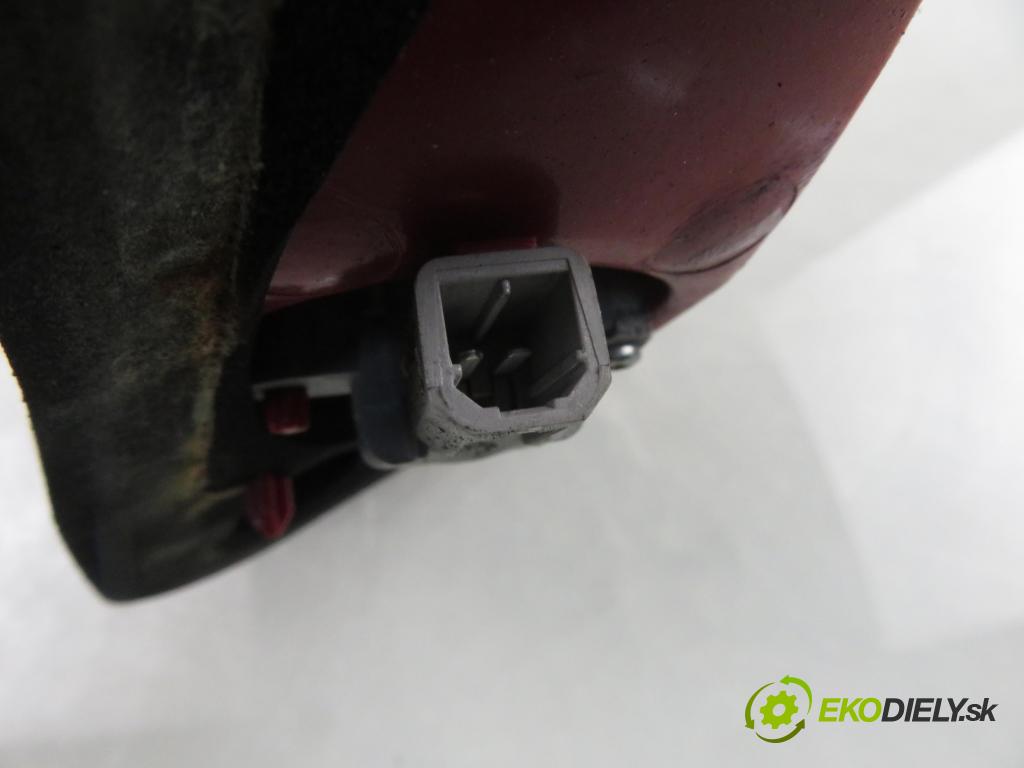 ALFA ROMEO 147 (937_) HB 2006 88,00 1.9 JTDM 8V (937.AXD1A, 937.AXU1A, 937.BXU1A) - 93 1910,00 Svetlo pravé zadné kufor 60693791