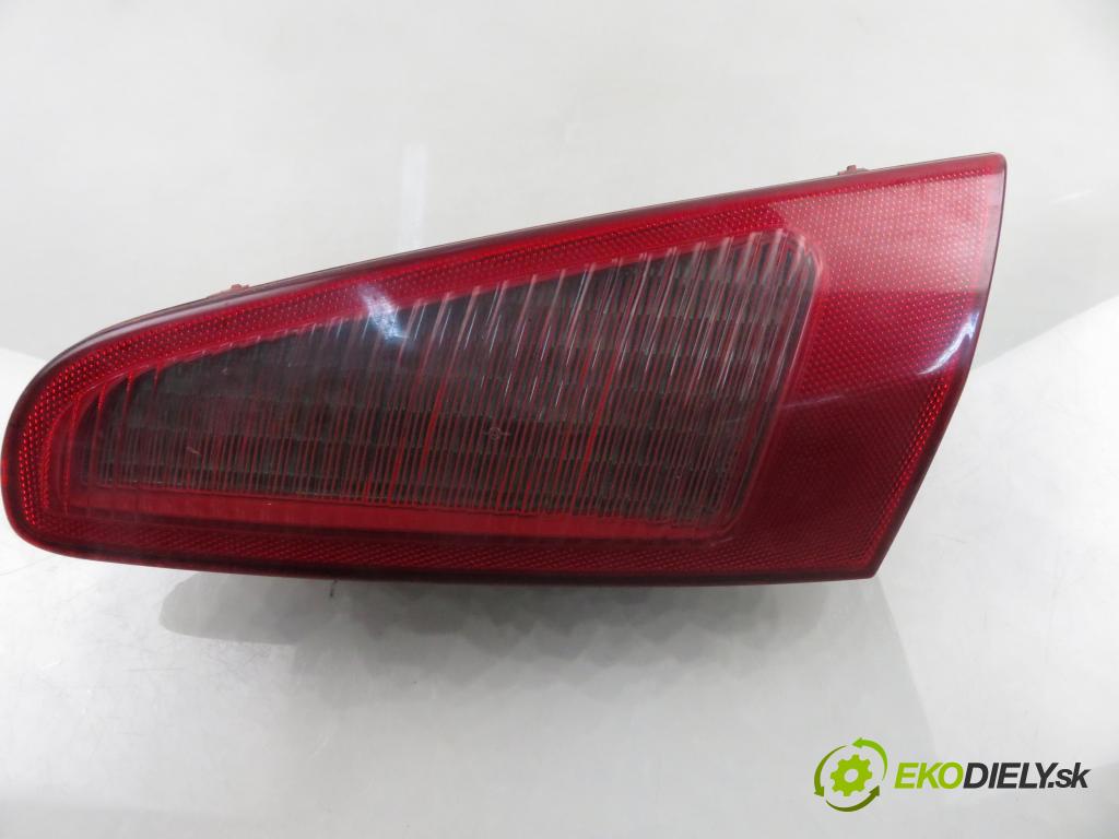 ALFA ROMEO 147 (937_) HB 2006 88,00 1.9 JTDM 8V (937.AXD1A, 937.AXU1A, 937.BXU1A) - 93 1910,00 Svetlo pravé zadné kufor 60693791