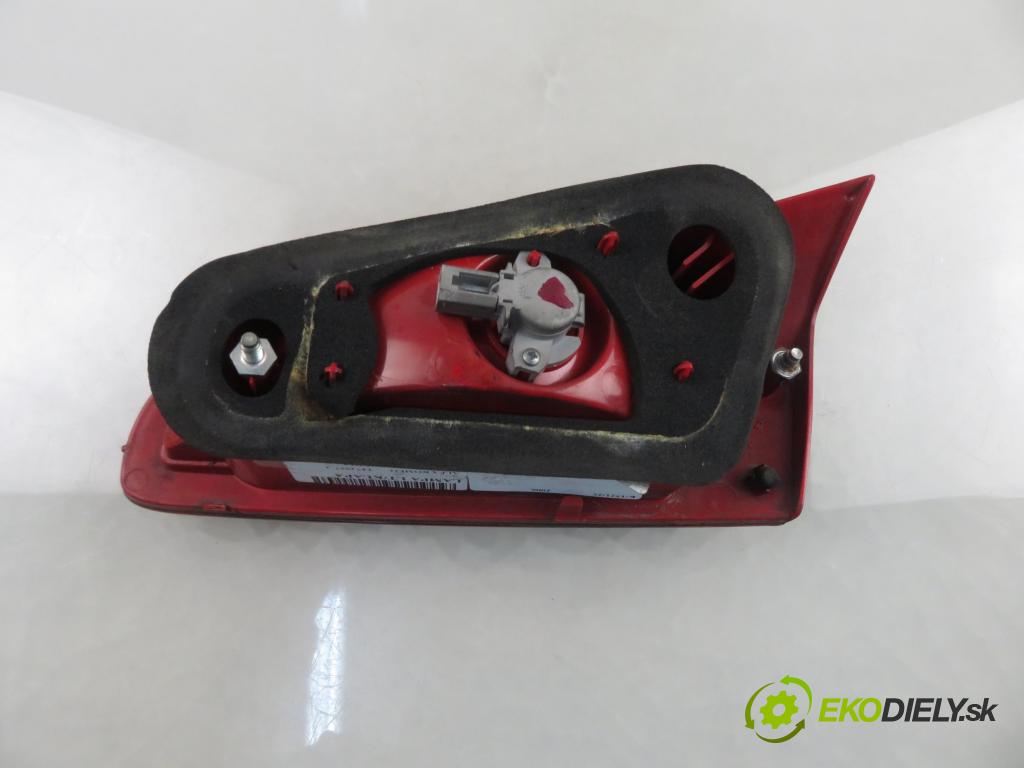 ALFA ROMEO 147 (937_) HB 2006 88,00 1.9 JTDM 8V (937.AXD1A, 937.AXU1A, 937.BXU1A) - 93 1910,00 Svetlo ľavé zadné kufor 60693792
