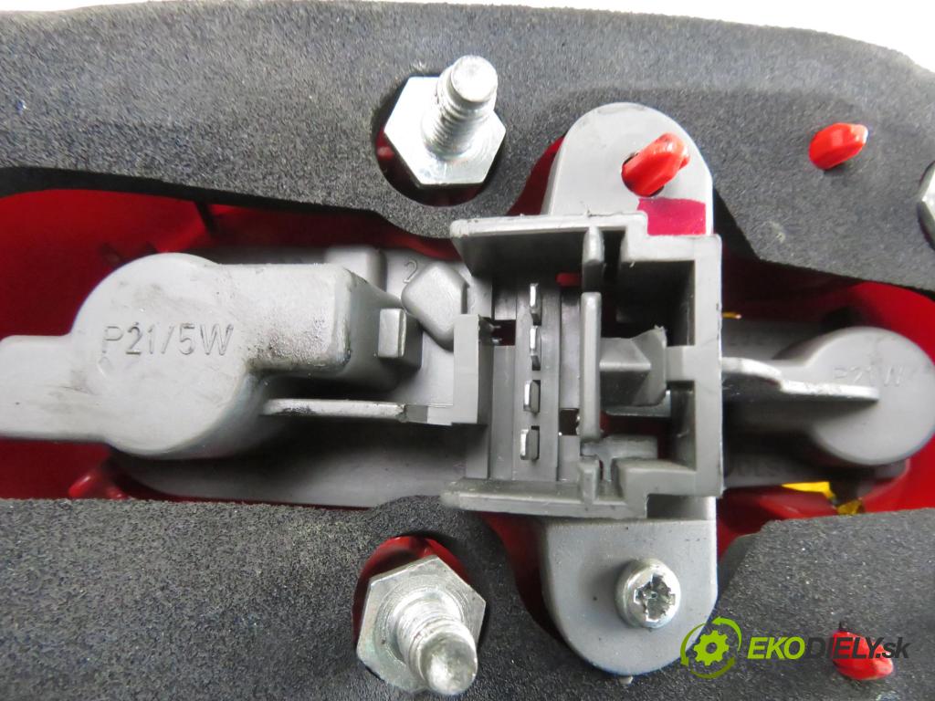 ALFA ROMEO 147 (937_) HB 2006 88,00 1.9 JTDM 8V (937.AXD1A, 937.AXU1A, 937.BXU1A) - 93 1910,00 Svetlo pravé zadné 46556347