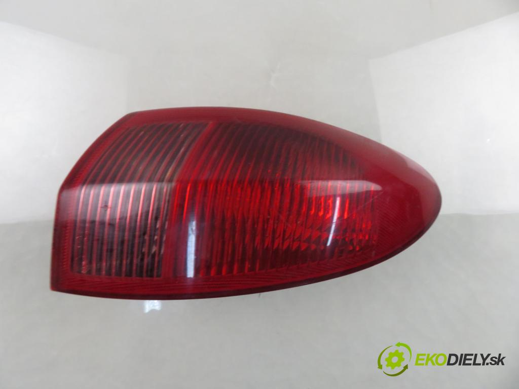 ALFA ROMEO 147 (937_) HB 2006 88,00 1.9 JTDM 8V (937.AXD1A, 937.AXU1A, 937.BXU1A) - 93 1910,00 Svetlo pravé zadné 46556347