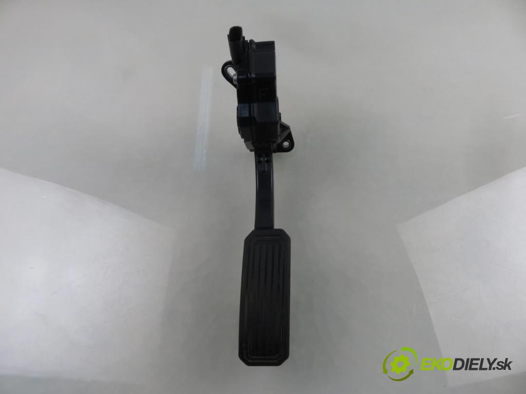 TOYOTA RAV 4 III (_A3_) SUV 2007 130,00 2.2 D 4WD 177 - 2AD-FHV 2231,00 Potenciometer plynu 7811042010 ; 1988007270 (Potenciometer plynového pedálu)