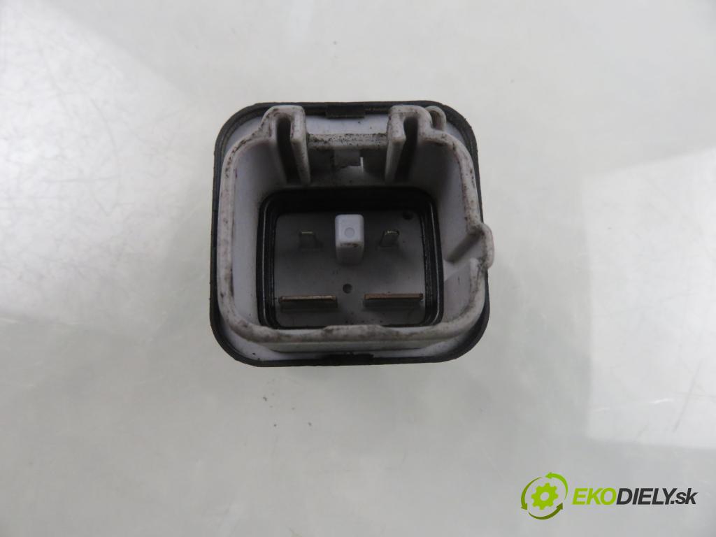 TOYOTA COROLLA (_E12_) HB 2005 85,00 2.0 D-4D 116 (CDE120R_, CDE120L_) - 1CD-FTV 1995,00 RELÉ: JÚN: 2861067010 ; 1567000671