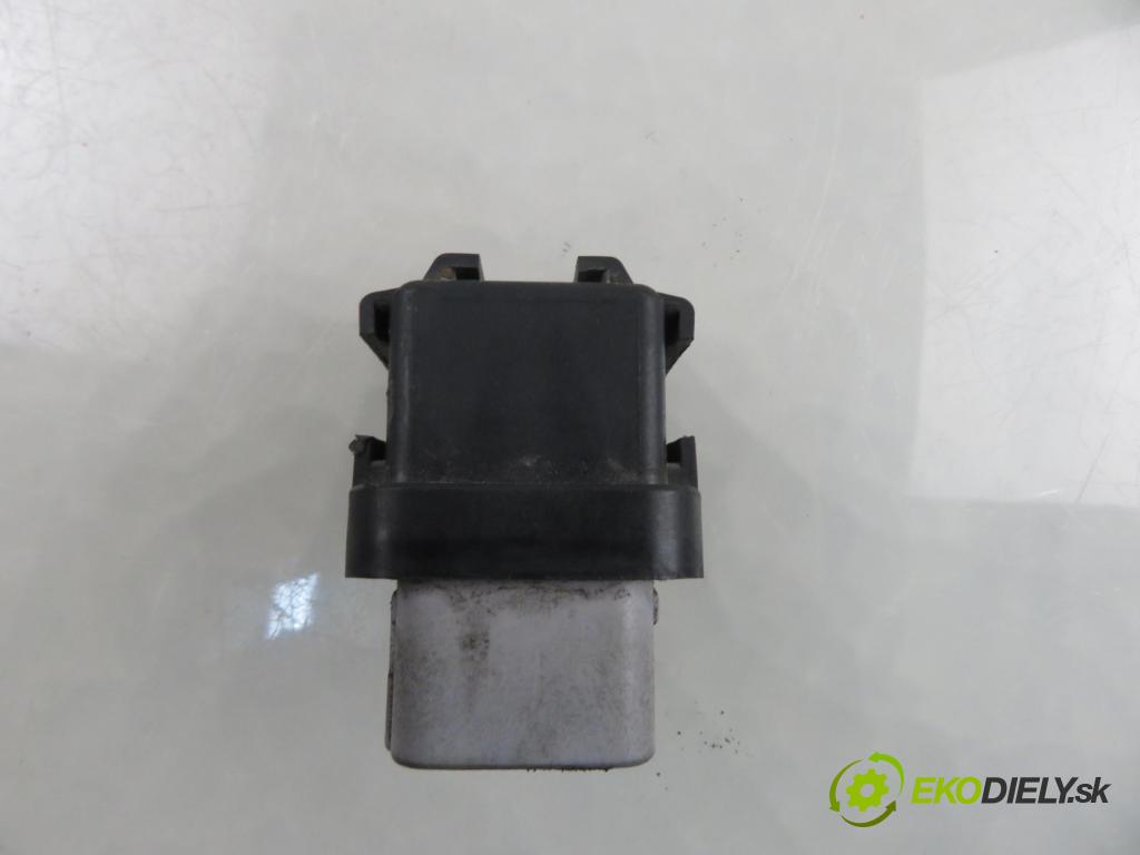 TOYOTA COROLLA (_E12_) HB 2005 85,00 2.0 D-4D 116 (CDE120R_, CDE120L_) - 1CD-FTV 1995,00 RELÉ: JÚN: 2861067010 ; 1567000671