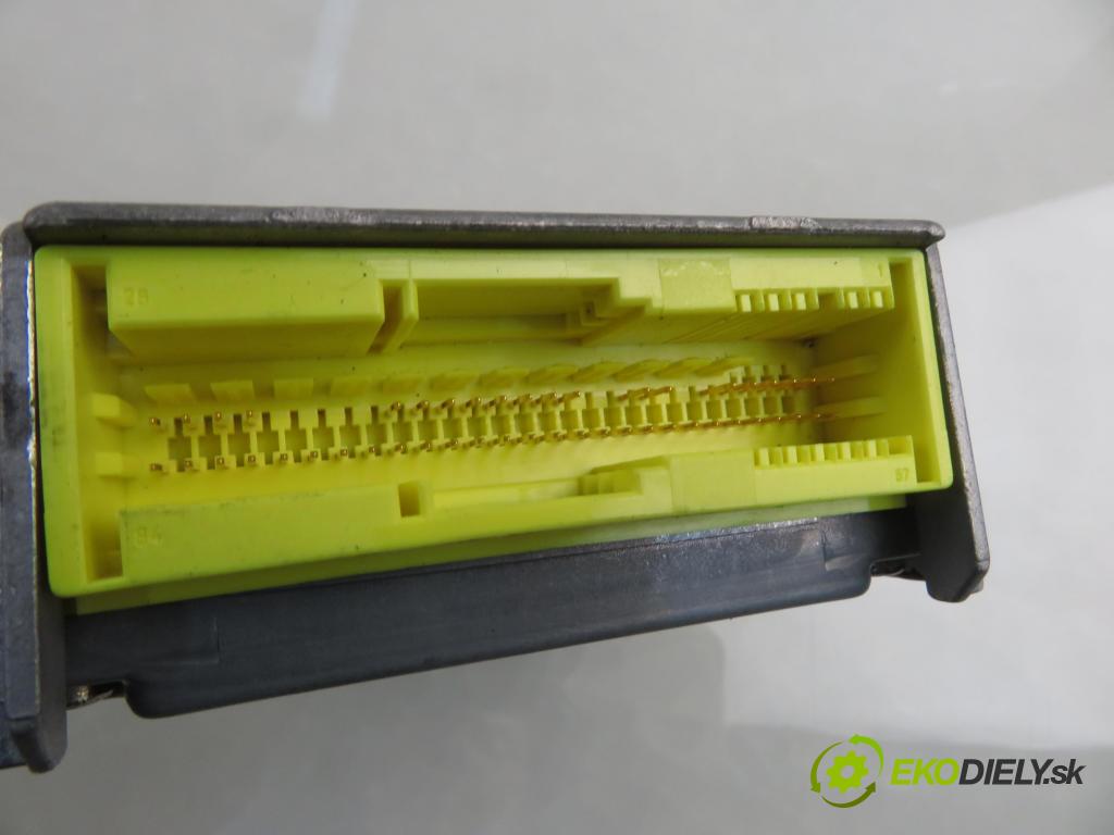 AUDI A4 (8D2, B5) SEDAN 2000 81,00 1.9 TDI quattro - AFN 1896,00 MODUL air BAG 8D0959655J ; 0285001276
