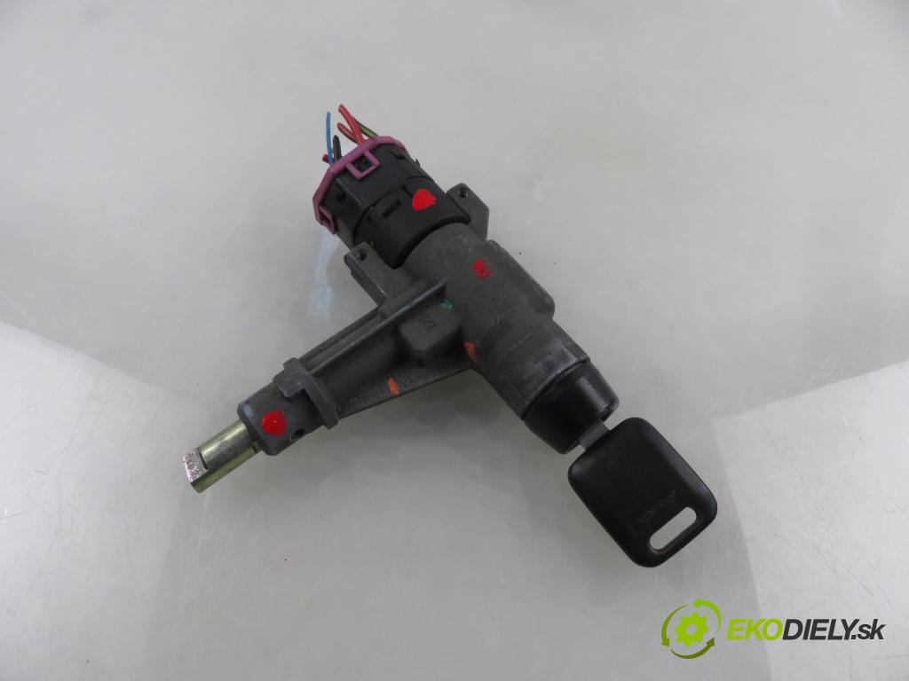 AUDI 80 (8C, B4) SEDAN 1993 66,00 1.9 TDI - 1Z 1896,00 spinačka 893905851D (Spínacia skrinka)